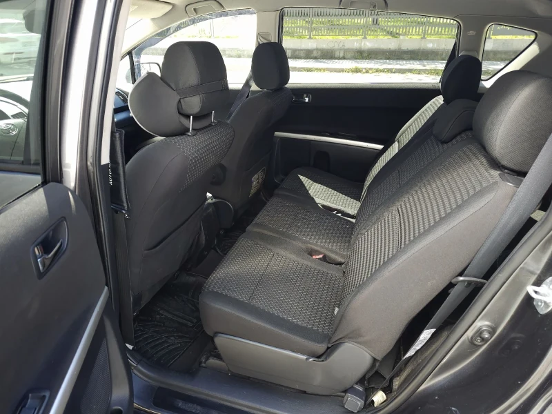 Toyota Corolla verso 2.2 D4D, снимка 14 - Автомобили и джипове - 52657812