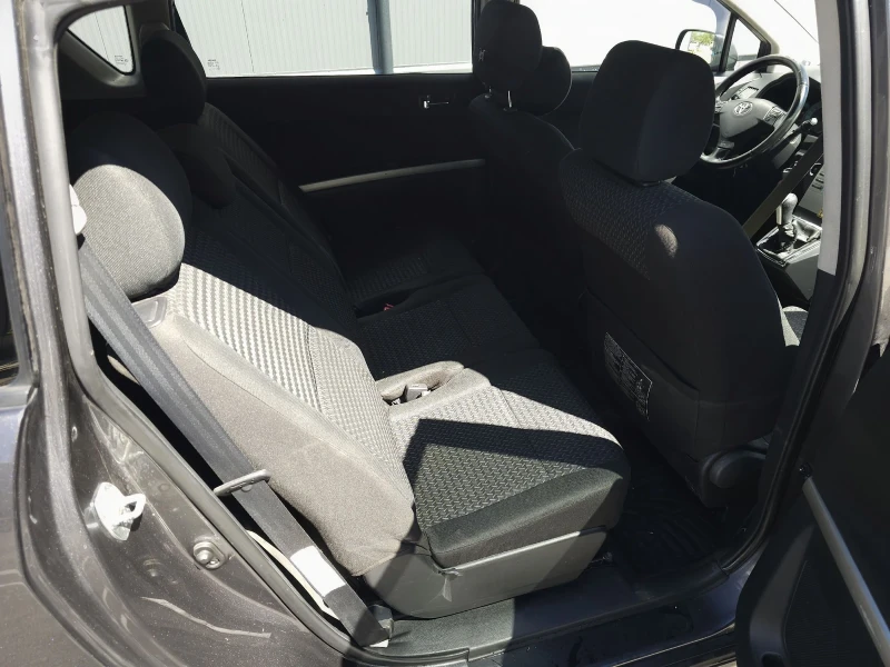 Toyota Corolla verso 2.2 D4D, снимка 15 - Автомобили и джипове - 52657812