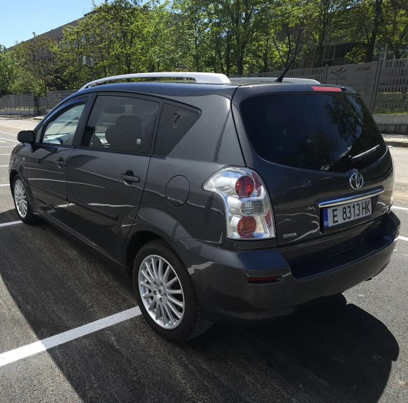 Toyota Corolla verso 2.2 D4D, снимка 6 - Автомобили и джипове - 52657812