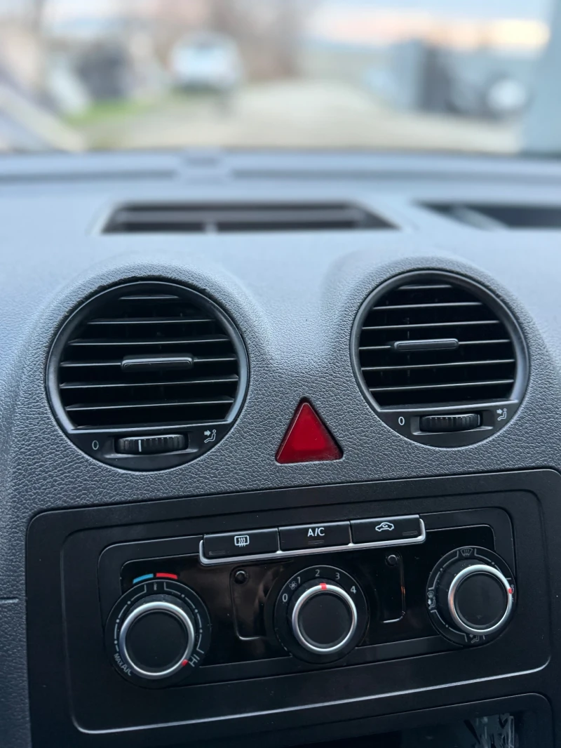 VW Caddy, снимка 12 - Автомобили и джипове - 53410217