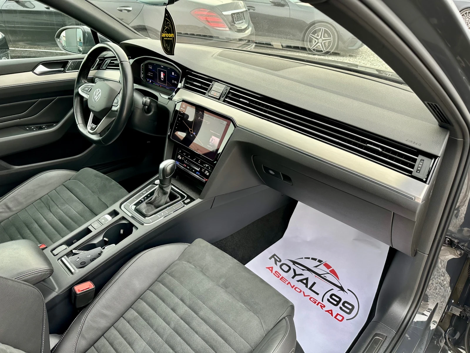 VW Passat 2.0 TDI :: R LINE::IQ LED ФАР::PANORAMA::DISTRONIK - изображение 9