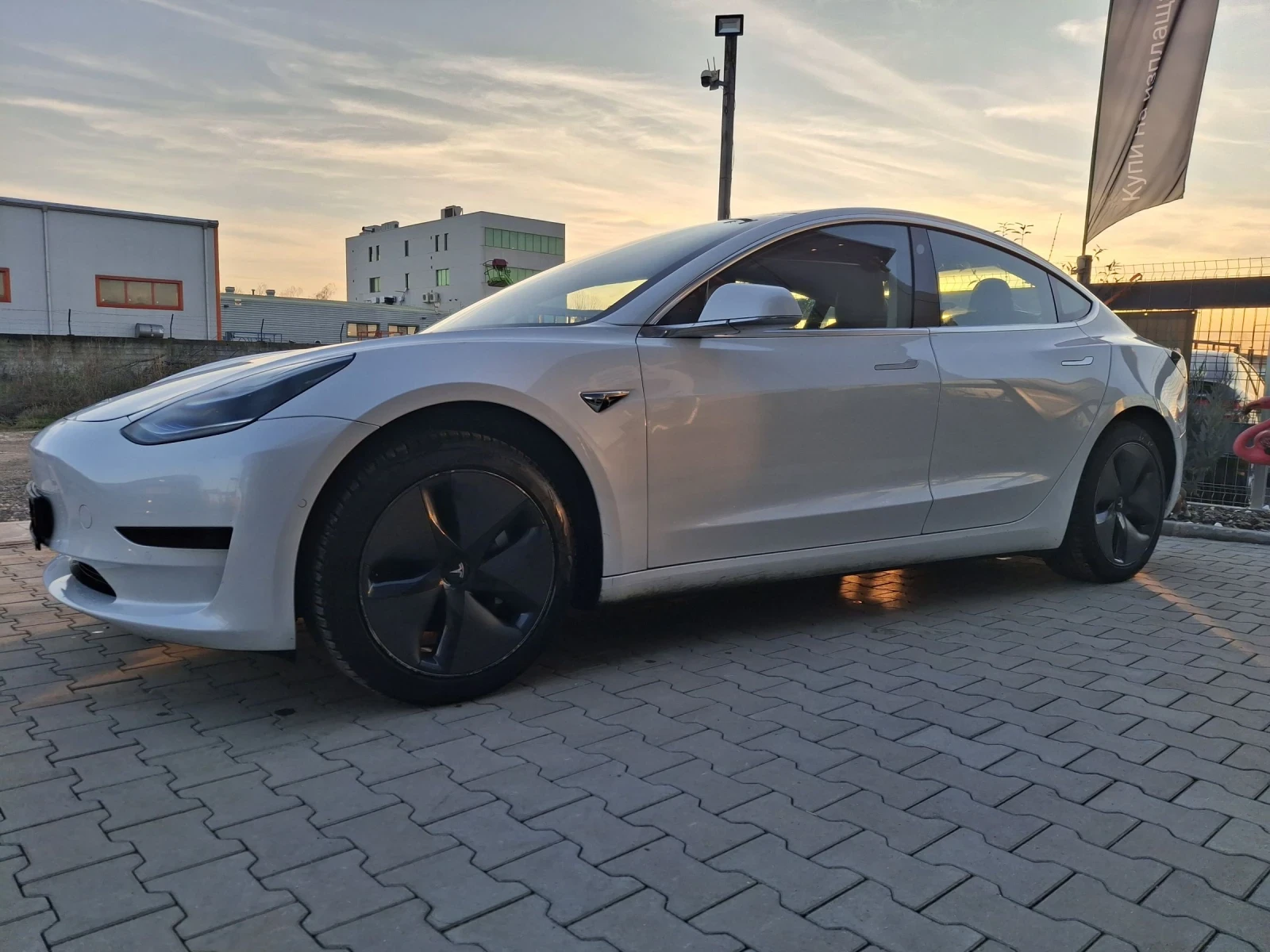 Tesla Model 3 Standart Plus * * 60kw * *  - изображение 4