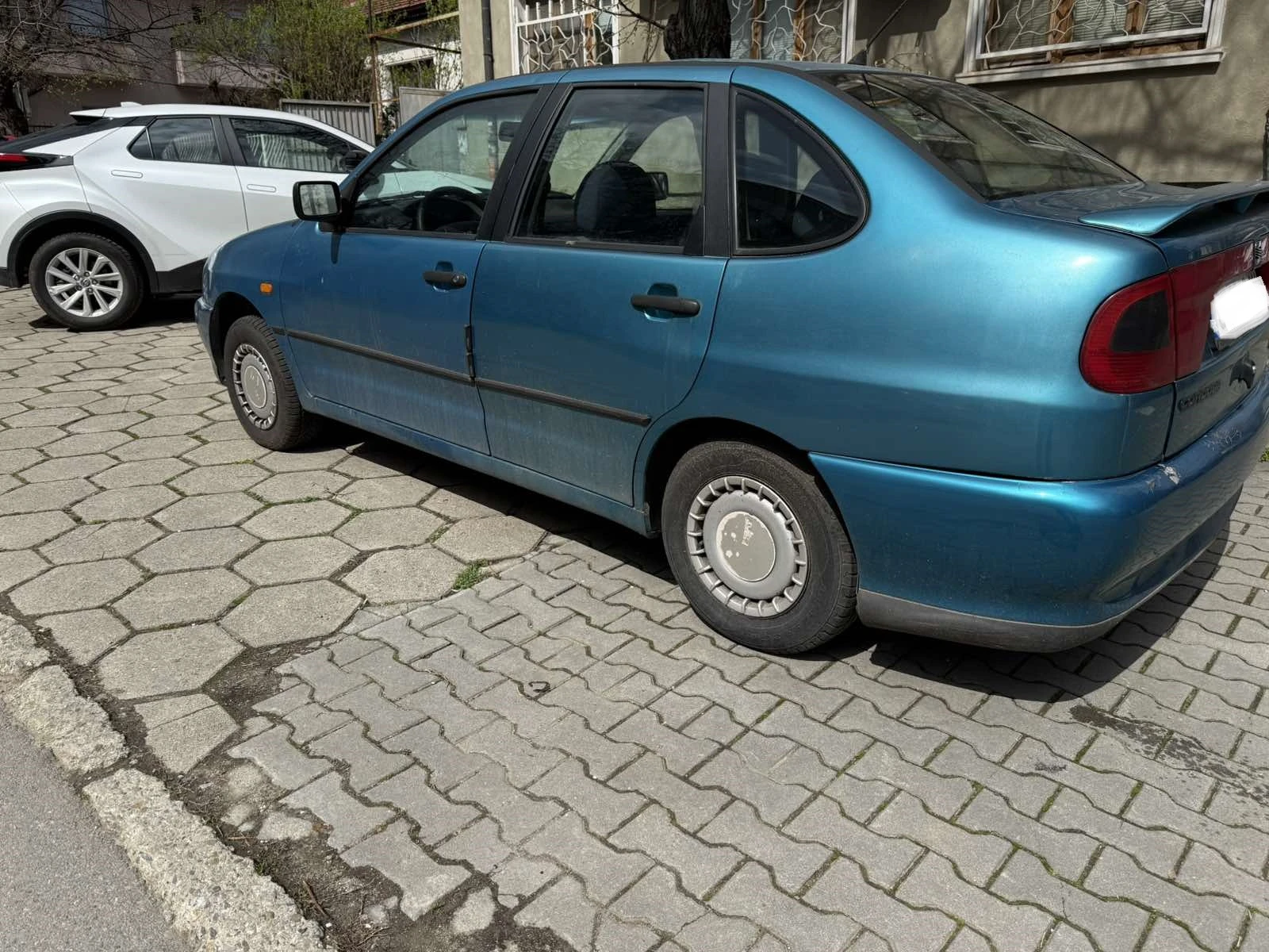 Seat Cordoba, снимка 5 - Автомобили и джипове - 54090429