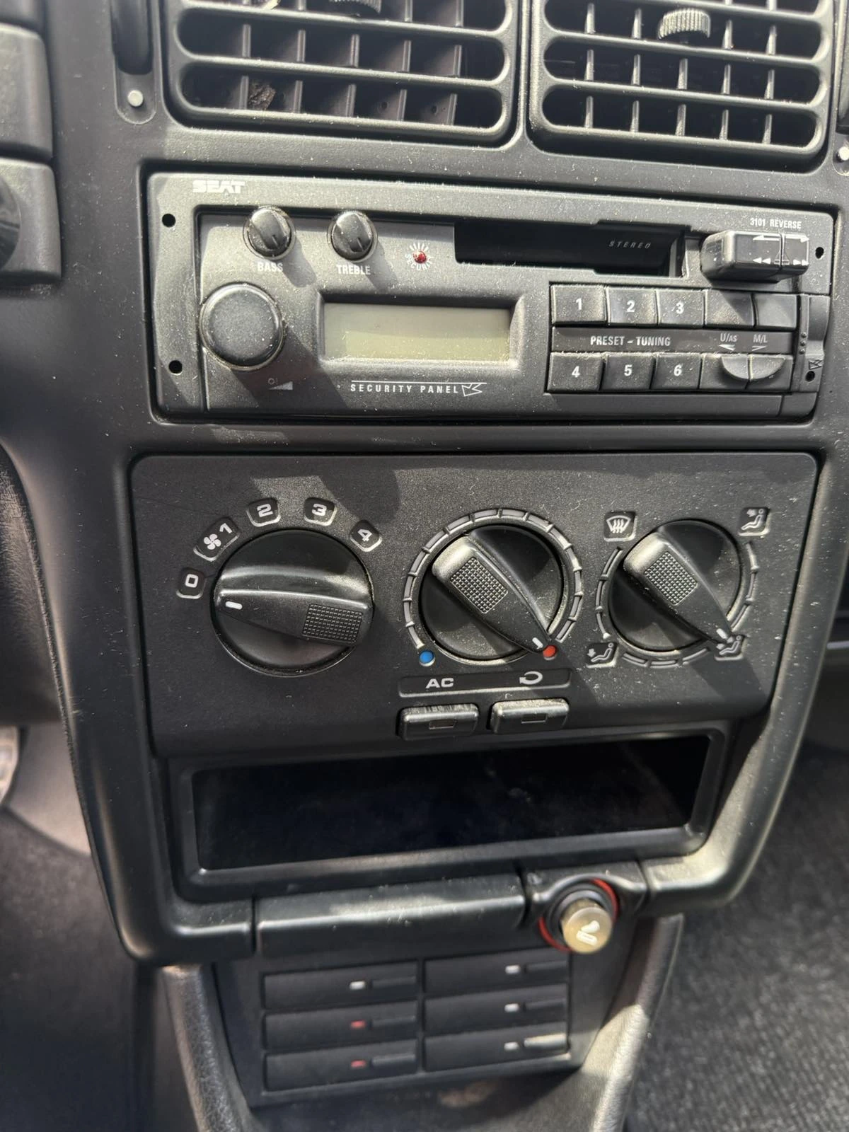 Seat Cordoba, снимка 8 - Автомобили и джипове - 54090429