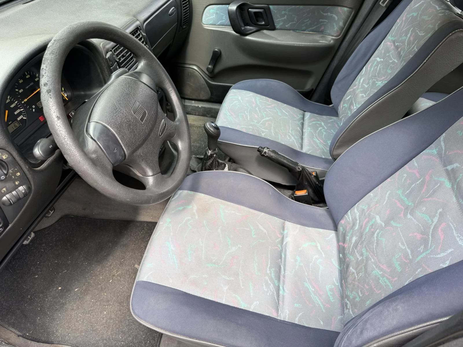 Seat Cordoba, снимка 7 - Автомобили и джипове - 54090429