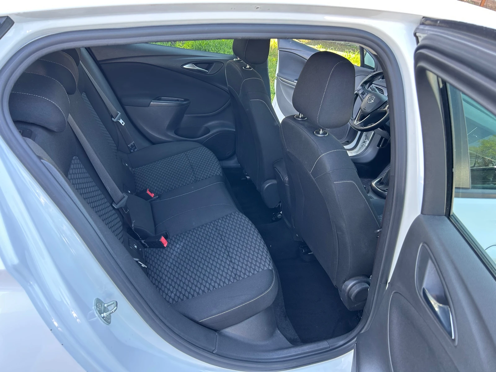 Opel Astra 1.6CDTI EURO6B, снимка 11 - Автомобили и джипове - 54441390
