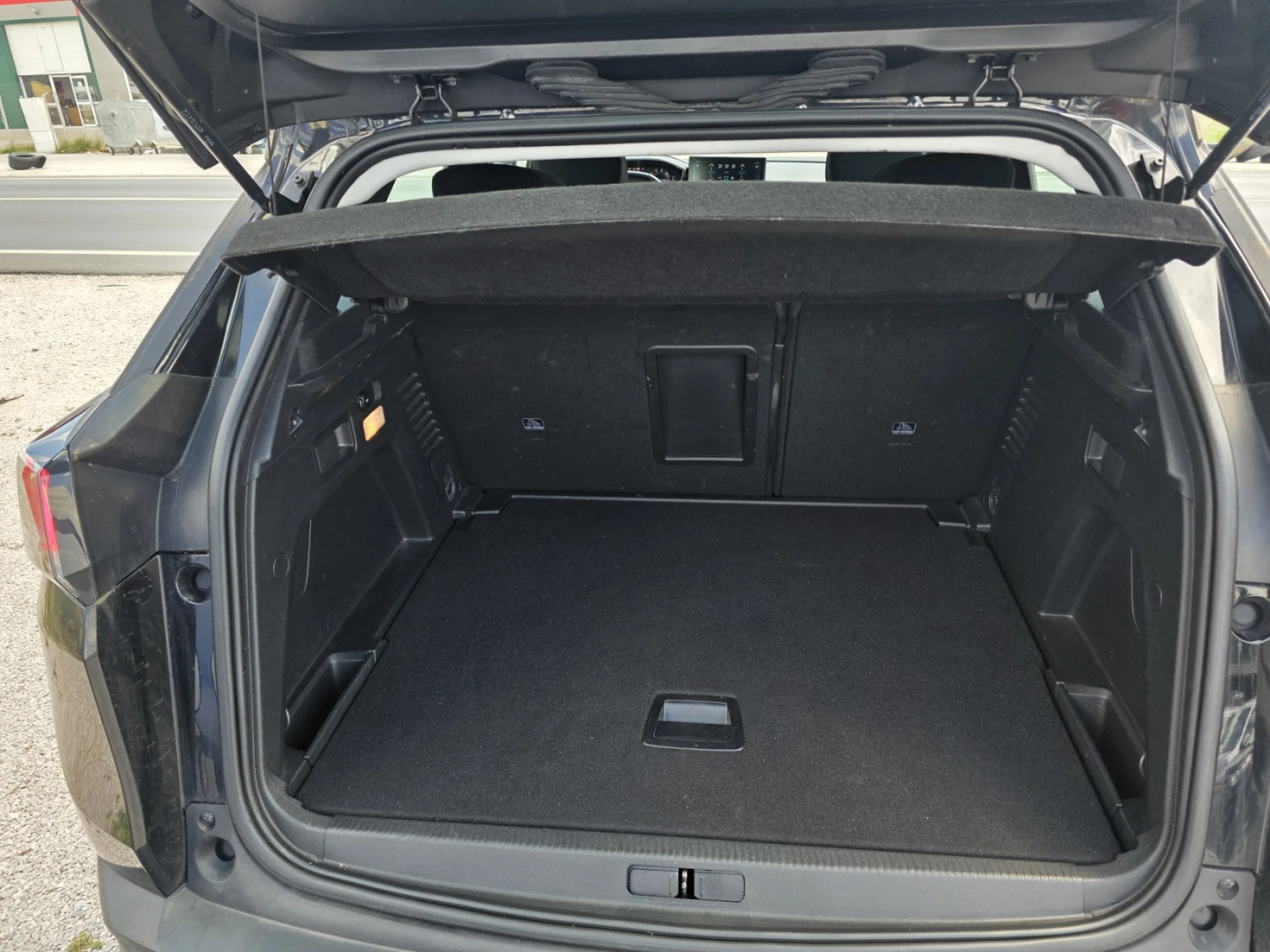Peugeot 3008 1.5 BlueHDi Навигация| Камера| 360, снимка 7 - Автомобили и джипове - 55262650