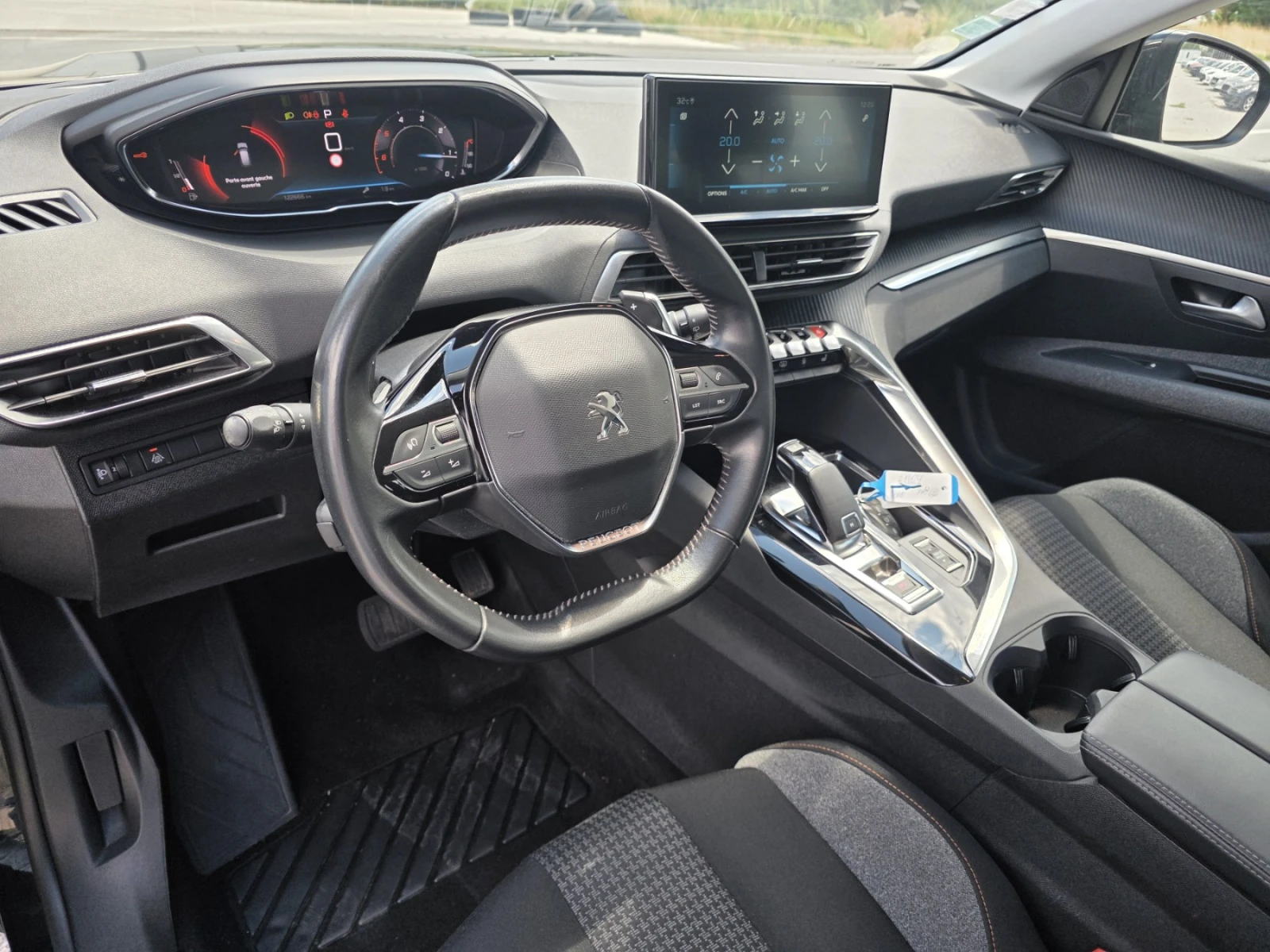 Peugeot 3008 1.5 BlueHDi Навигация| Камера| 360, снимка 12 - Автомобили и джипове - 55262650