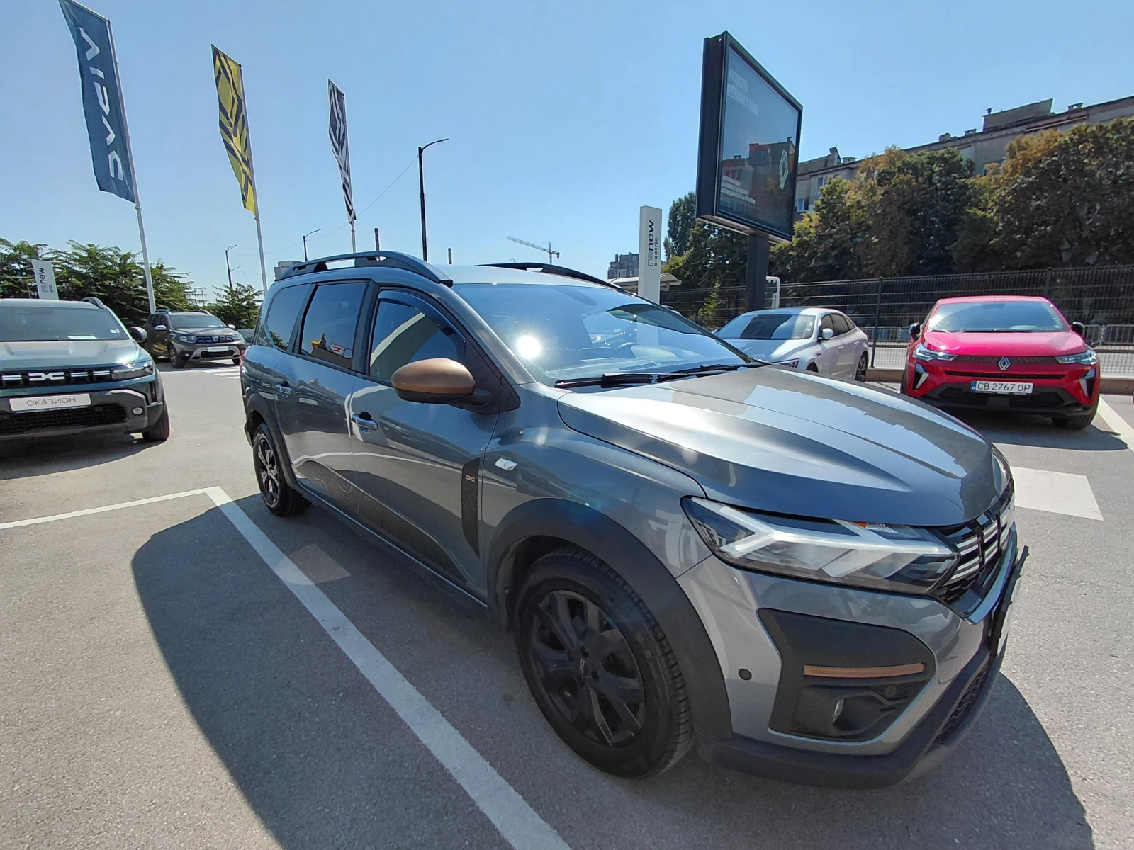 Dacia Jogger Expression / 100к.с/Газ/Бензин, снимка 3 - Автомобили и джипове - 55796587