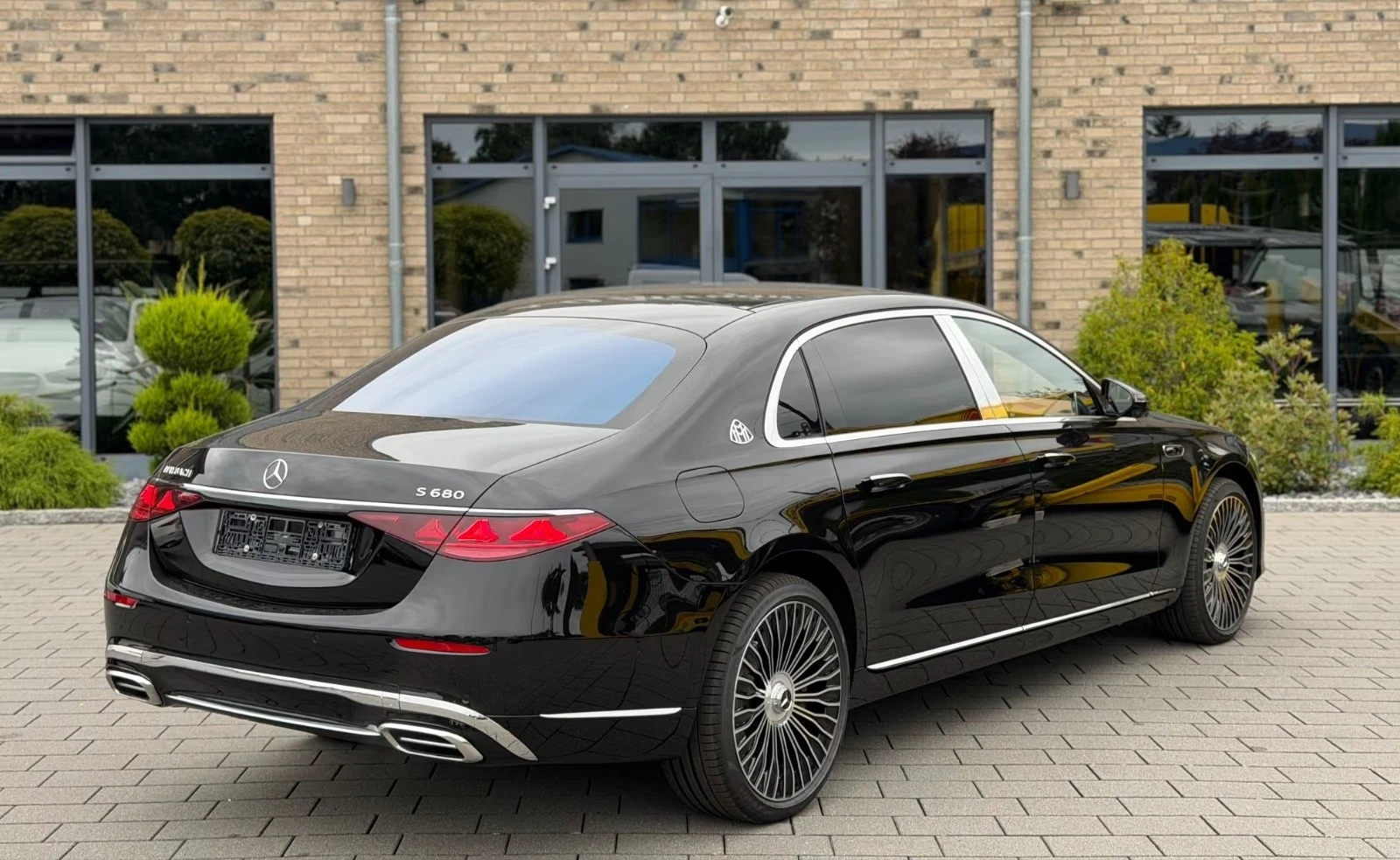 Mercedes-Benz S 680 V12 MAYBACH * NEW 2026* FIRST-CLASS TV, снимка 2 - Автомобили и джипове - 55825795