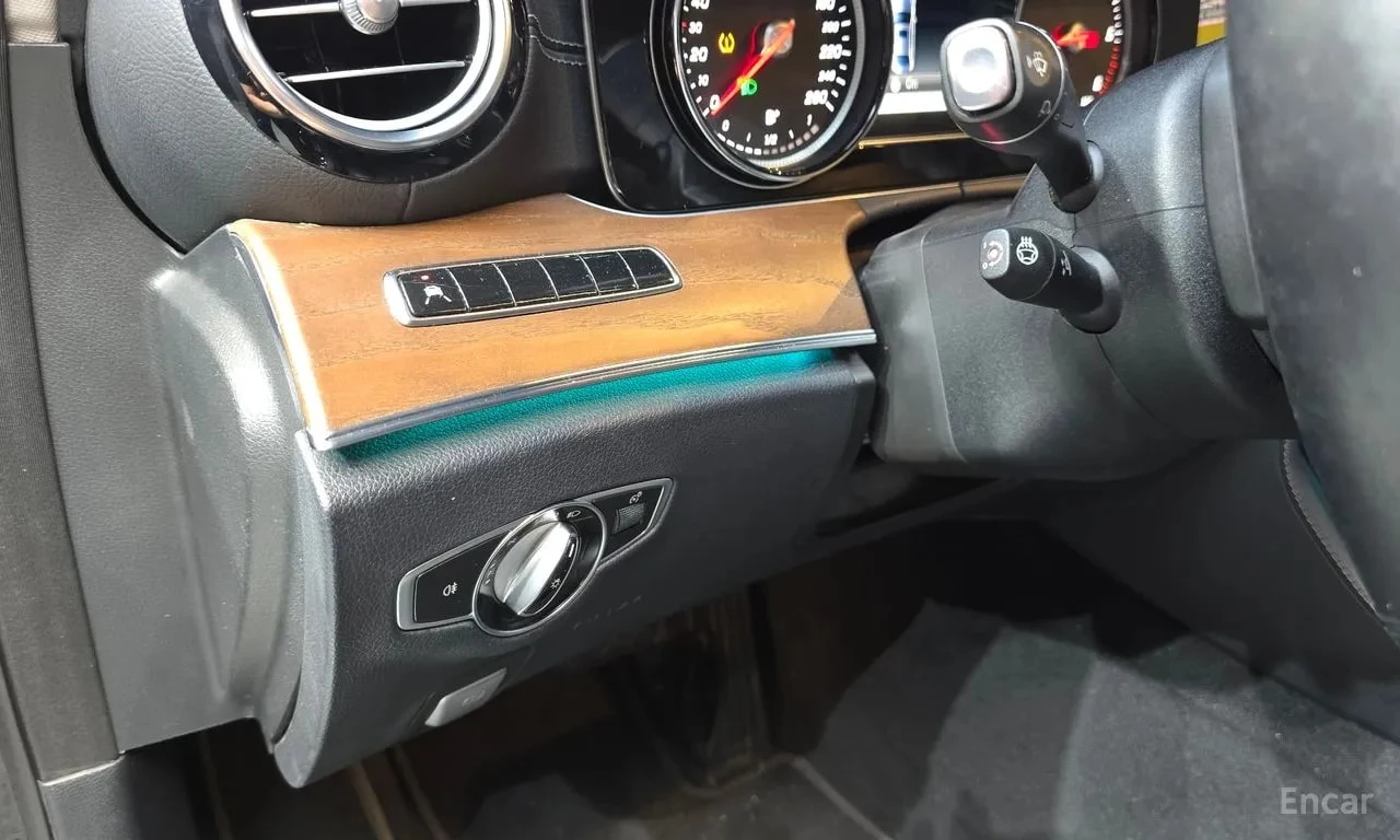 Mercedes-Benz E 220 * E220d 4MATIC Exclusive * ЦЕНА ДО БГ, снимка 13 - Автомобили и джипове - 55886844