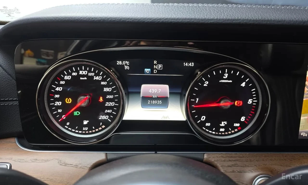 Mercedes-Benz E 220 * E220d 4MATIC Exclusive * ЦЕНА ДО БГ, снимка 8 - Автомобили и джипове - 55886844