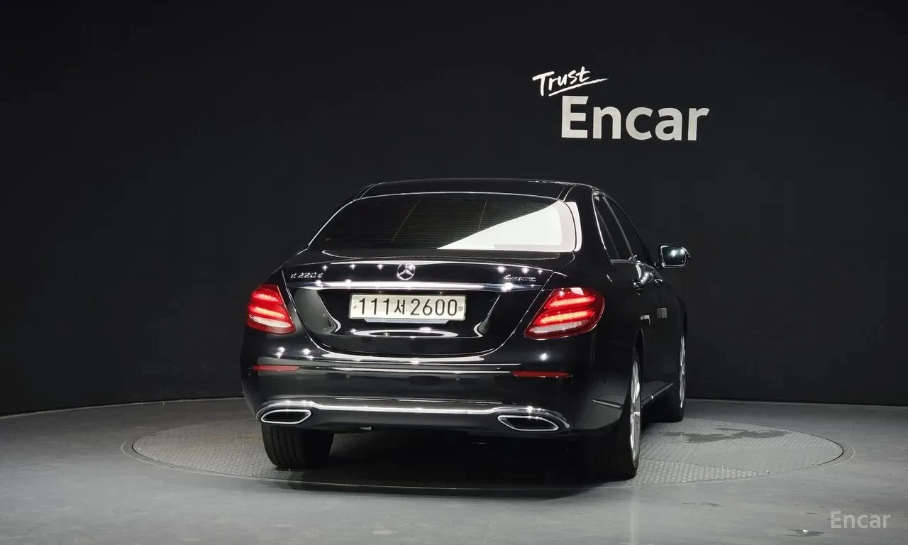 Mercedes-Benz E 220 * E220d 4MATIC Exclusive * ЦЕНА ДО БГ, снимка 4 - Автомобили и джипове - 55886844