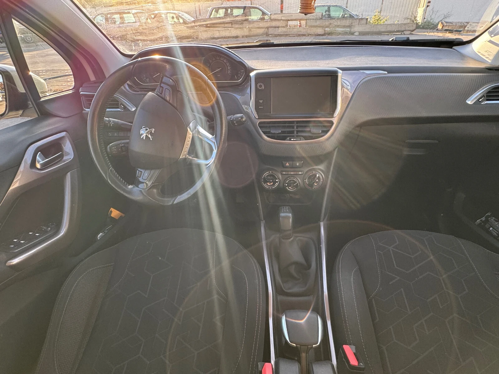 Peugeot 2008, снимка 13 - Автомобили и джипове - 56545253