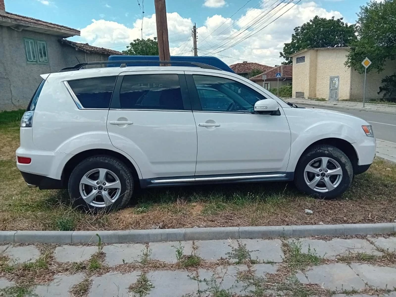 Mitsubishi Outlander 2.2, снимка 2 - Автомобили и джипове - 48036377