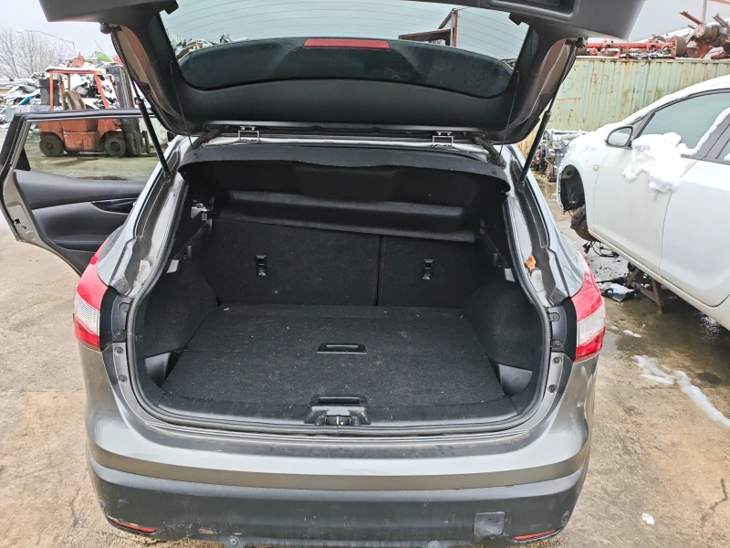 Nissan Qashqai 1.5dci, снимка 17 - Автомобили и джипове - 51708493