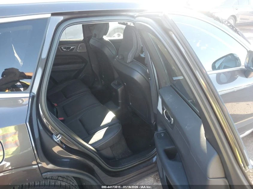 Volvo XC60 RECHARGE PLUG-IN HYBRID T8 INSCRIPTION EXTENDED R - изображение 8