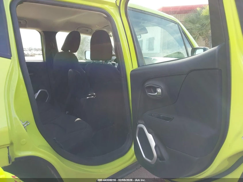 Jeep Renegade 2.4L I-4 VVT, 180HP 4X4 Drive, снимка 8 - Автомобили и джипове - 53829135