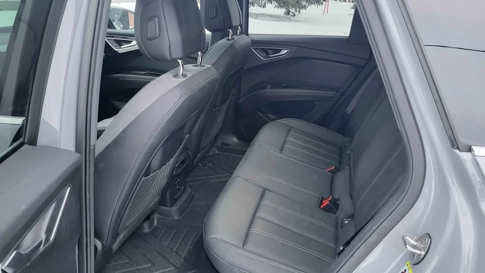 Audi Q4, снимка 9 - Автомобили и джипове - 54682417