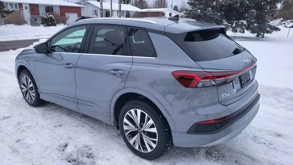 Audi Q4, снимка 3 - Автомобили и джипове - 54682417