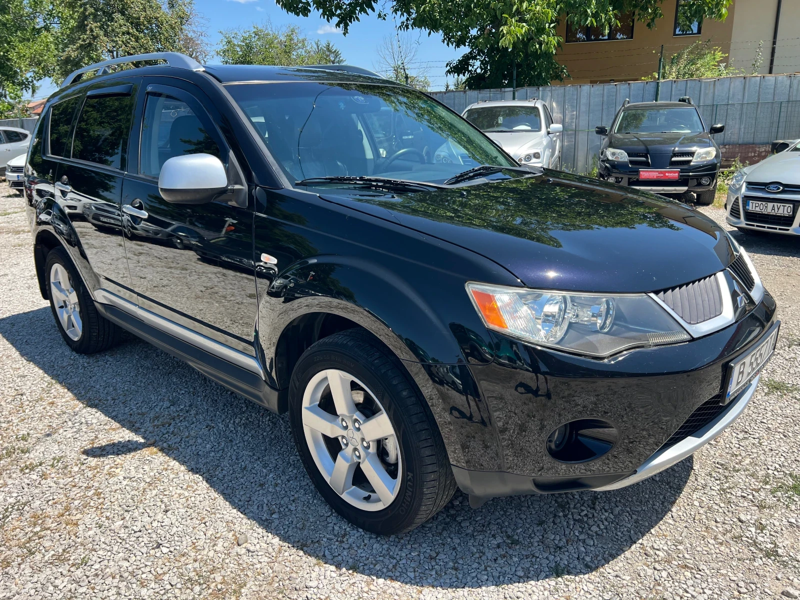 Mitsubishi Outlander 2.4* ГАЗОВА УРЕДБА* АВТОМАТИК* КОЖА* НАВИ* КАМЕРА*, снимка 3 - Автомобили и джипове - 55503028