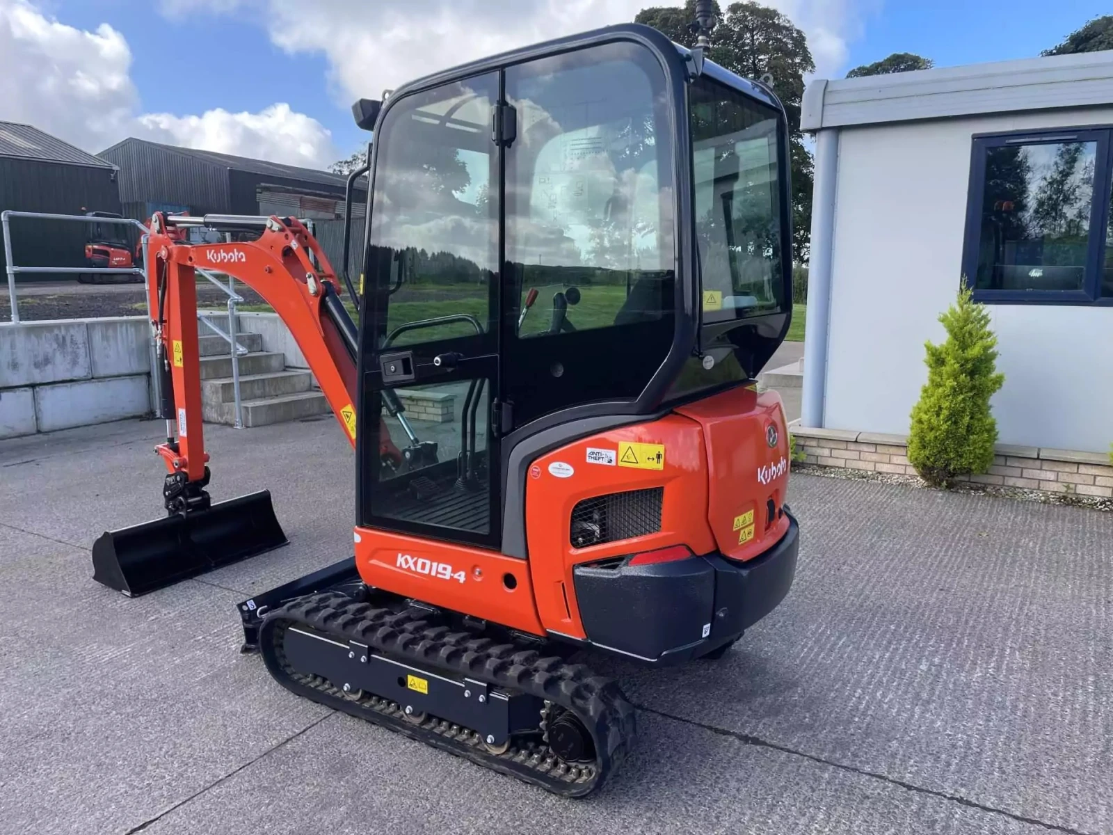 Багер Kubota KX019-4 - изображение 3