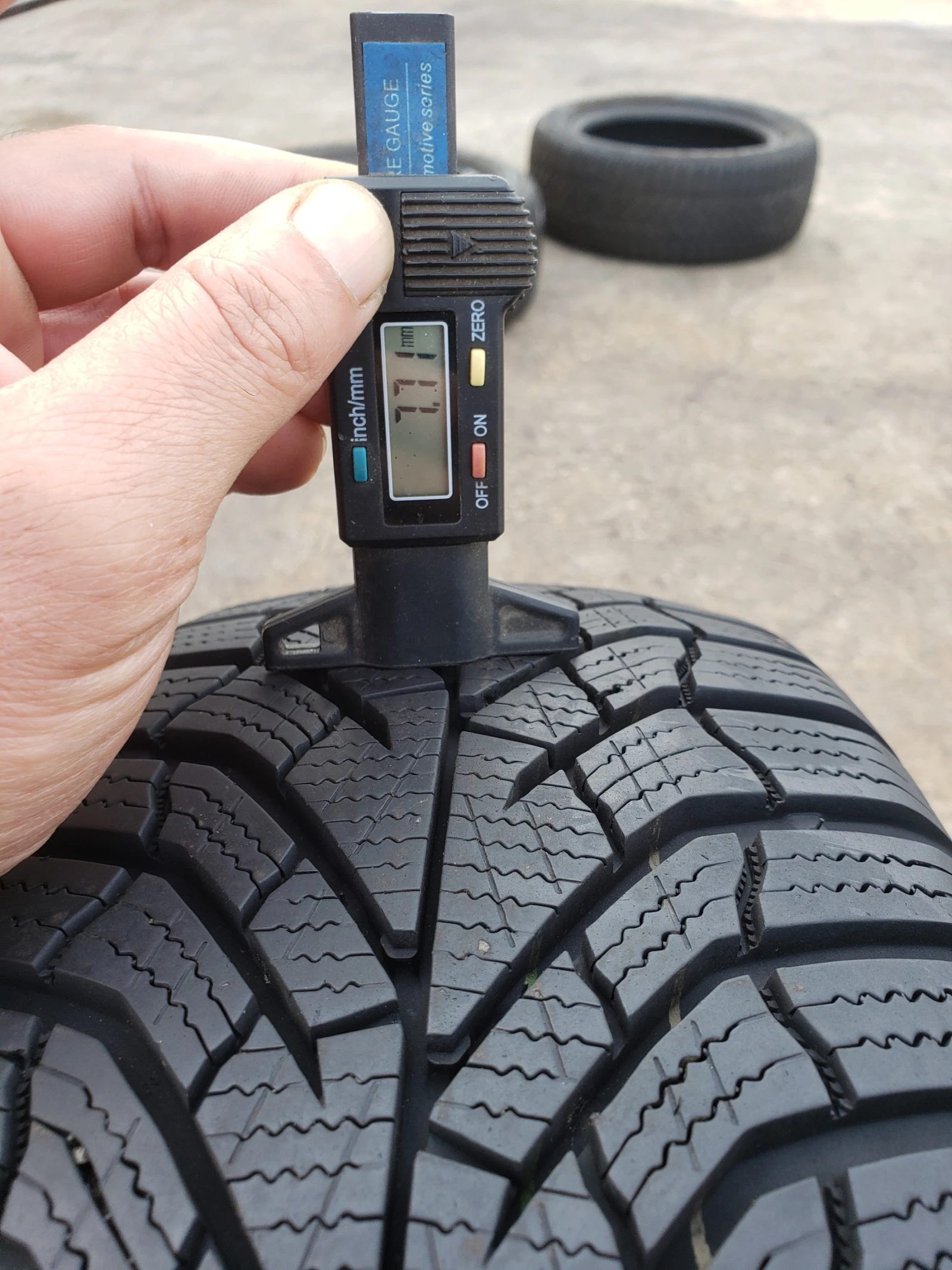 Гуми Зимни 195/65R15, снимка 8 - Гуми и джанти - 56080115