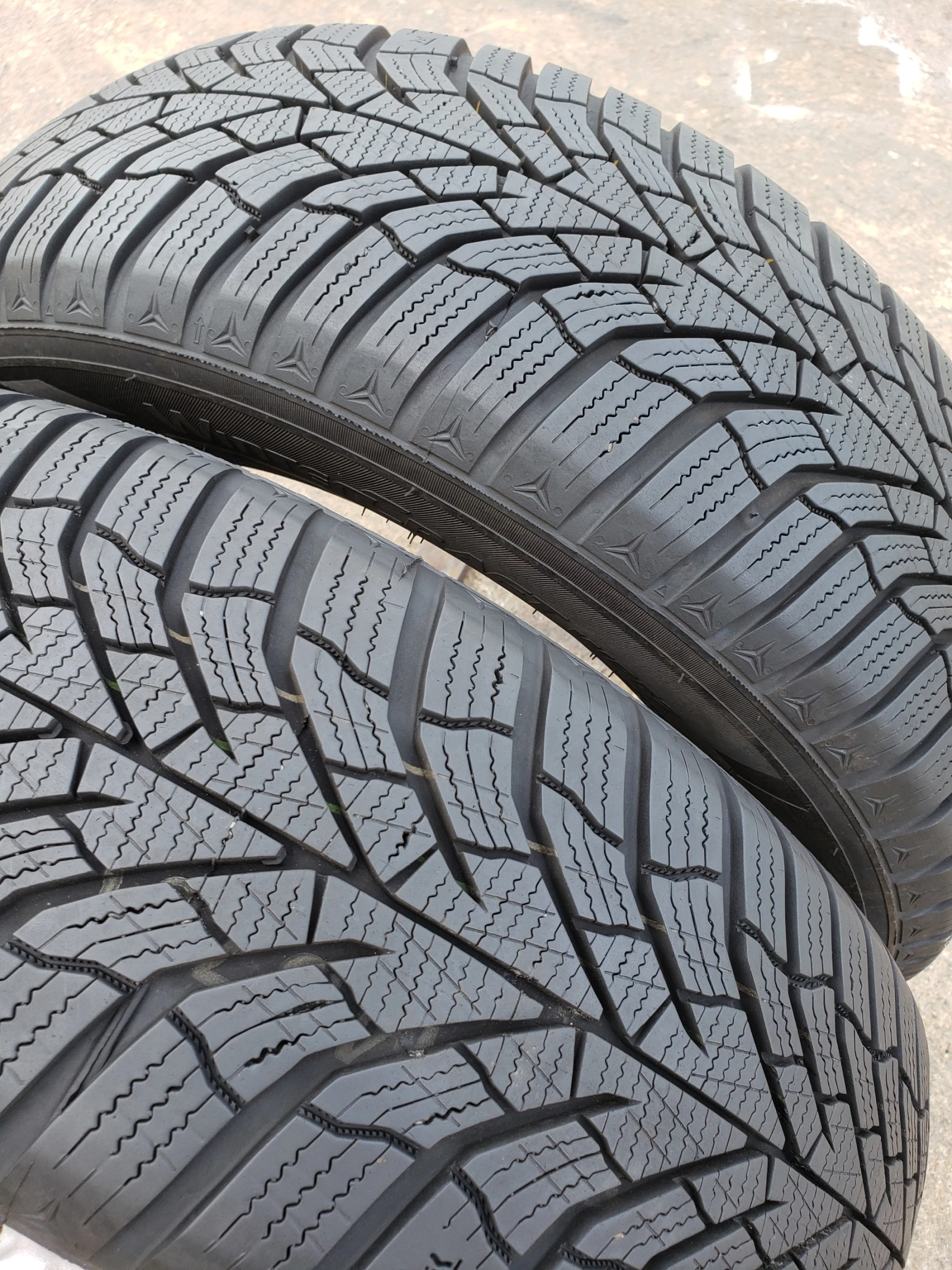 Гуми Зимни 195/65R15, снимка 3 - Гуми и джанти - 56080115