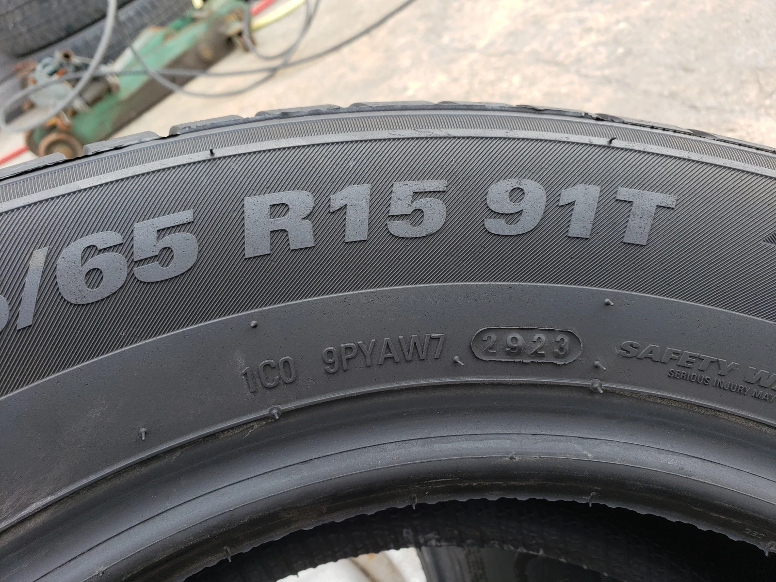 Гуми Зимни 195/65R15, снимка 7 - Гуми и джанти - 56080115
