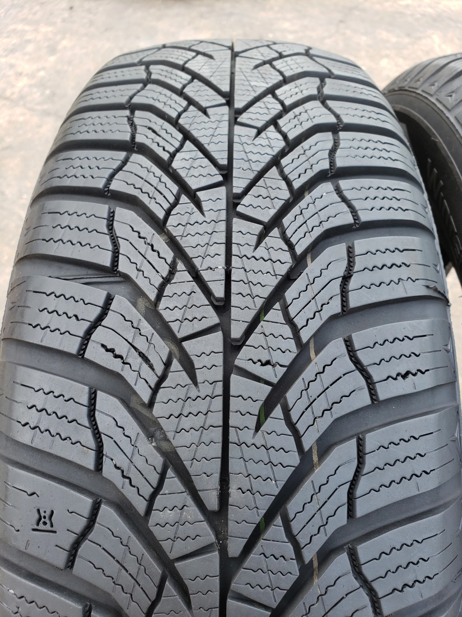 Гуми Зимни 195/65R15