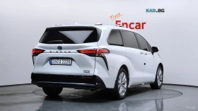 Toyota Sienna 2.5 HYBRID/HUD/360/ПОДГРЕВ/ОБДУХВАНЕ/TV, снимка 2