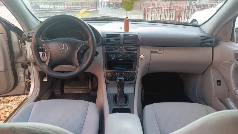 Mercedes-Benz C 220, снимка 6 - Автомобили и джипове - 48026820