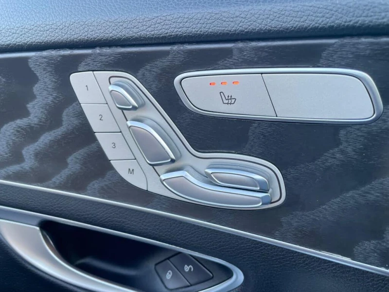 Mercedes-Benz C 300 4MATIC * АвтоКредит (ЦЕНА ДО БГ), снимка 16 - Автомобили и джипове - 52555491