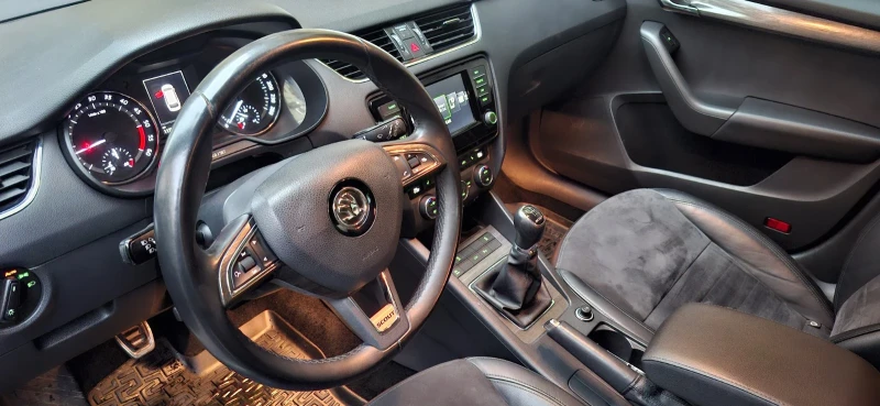 Skoda Octavia SCOUT 2.0 tdi 150к.с., снимка 16 - Автомобили и джипове - 52670463