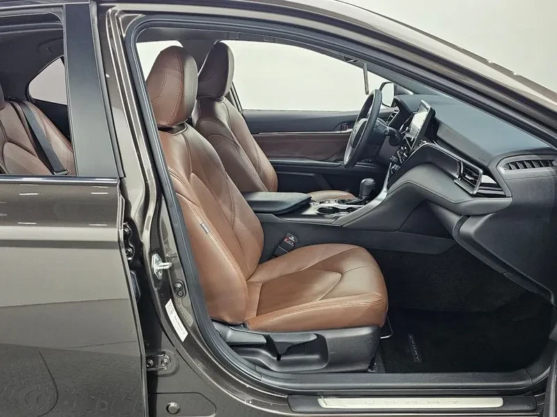 Toyota Camry 2.5 LE HYBRID, снимка 10 - Автомобили и джипове - 54961666