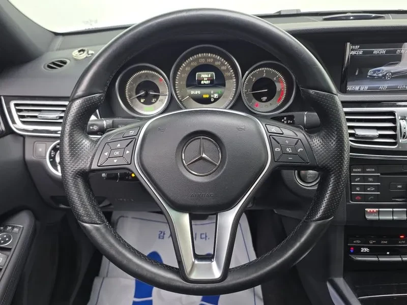 Mercedes-Benz E 220 4Matic EXCLUSIVE - САМО 30% АВАНС, снимка 14 - Автомобили и джипове - 55926906