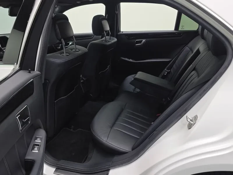 Mercedes-Benz E 220 4Matic EXCLUSIVE - САМО 30% АВАНС, снимка 11 - Автомобили и джипове - 55926906