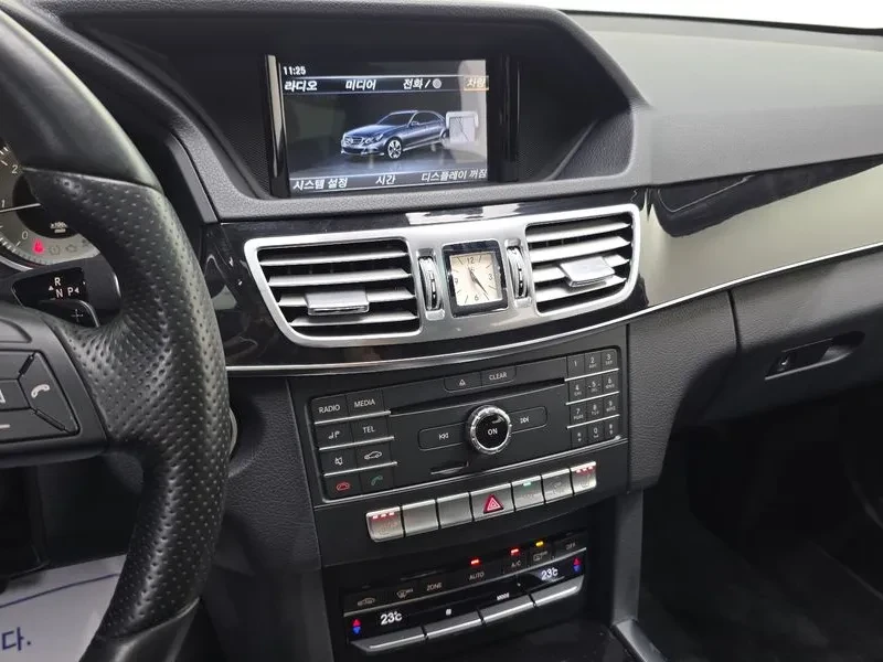 Mercedes-Benz E 220 4Matic EXCLUSIVE - САМО 30% АВАНС, снимка 16 - Автомобили и джипове - 55926906
