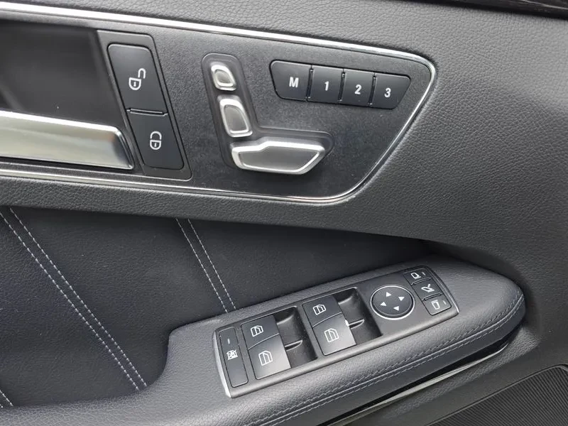 Mercedes-Benz E 220 4Matic EXCLUSIVE - САМО 30% АВАНС, снимка 12 - Автомобили и джипове - 55926906