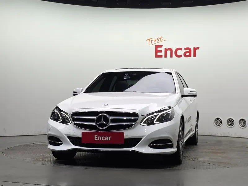 Mercedes-Benz E 220 4Matic EXCLUSIVE - САМО 30% АВАНС, снимка 3 - Автомобили и джипове - 55926906