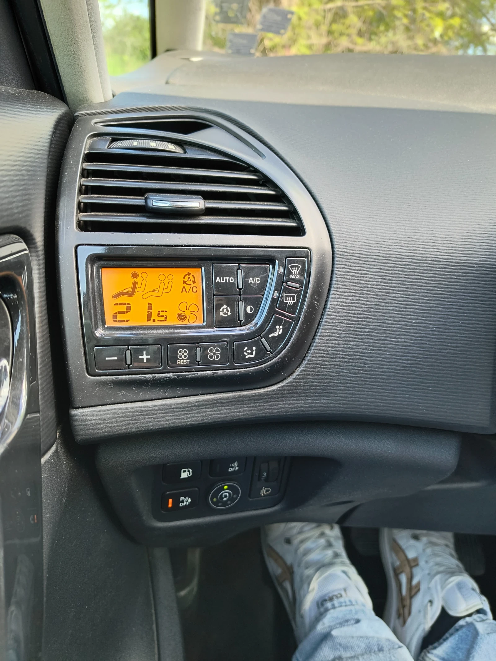 Citroen Grand C4 Picasso  - изображение 8