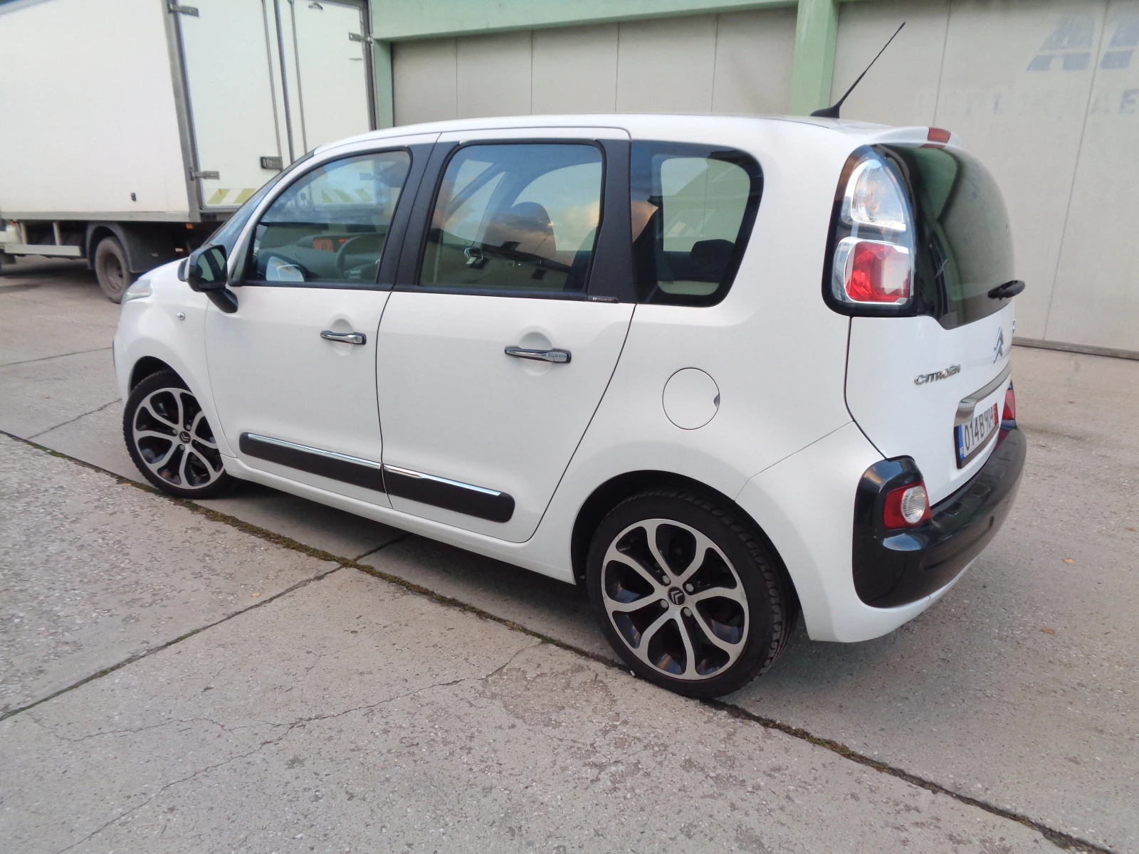 Citroen C3 Picasso 1.4i-16V-95-EXCLUSIVE-BARTER-LIZING - изображение 3