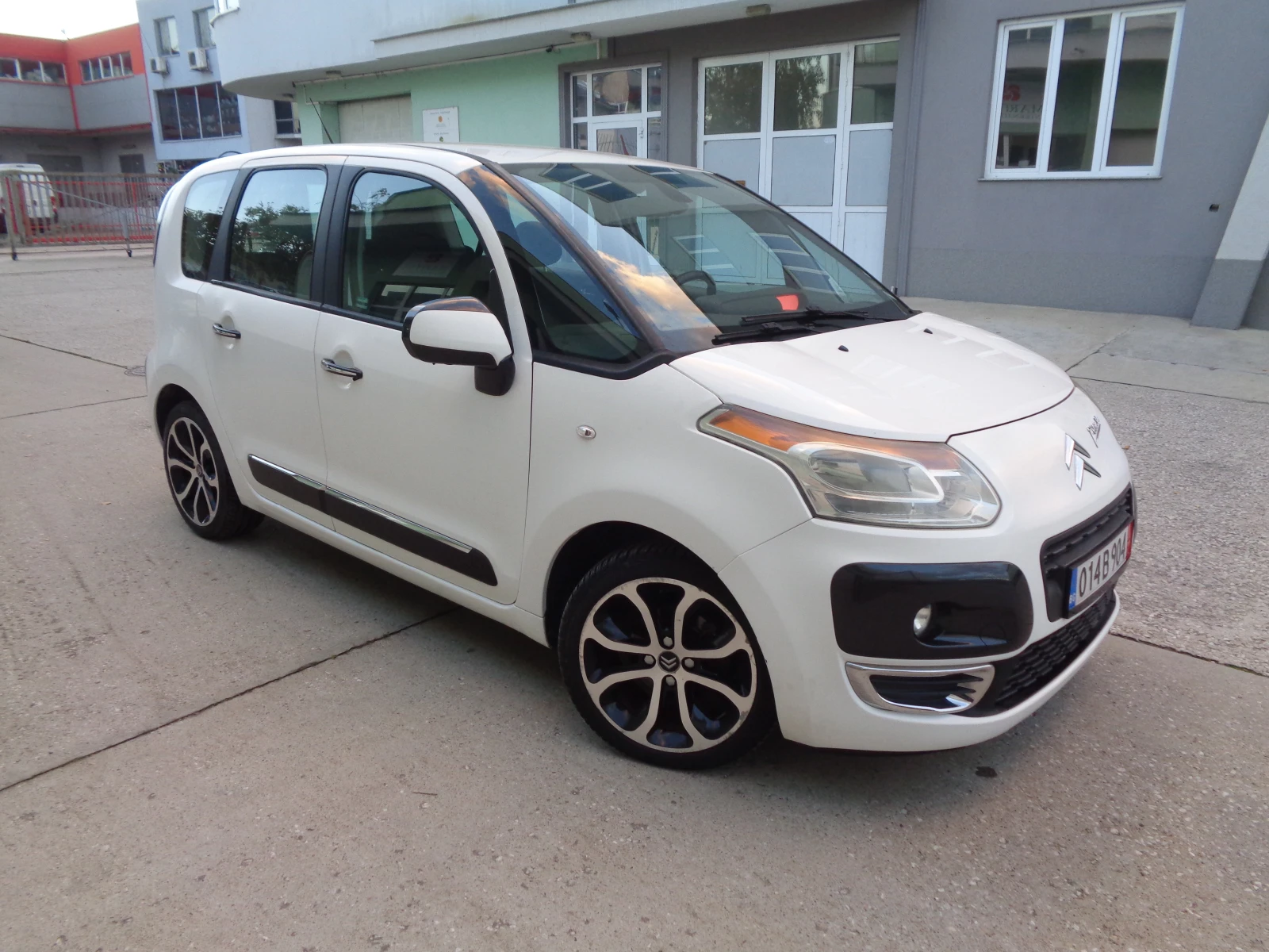 Citroen C3 Picasso 1.4i-16V-95-EXCLUSIVE-BARTER-LIZING - изображение 2