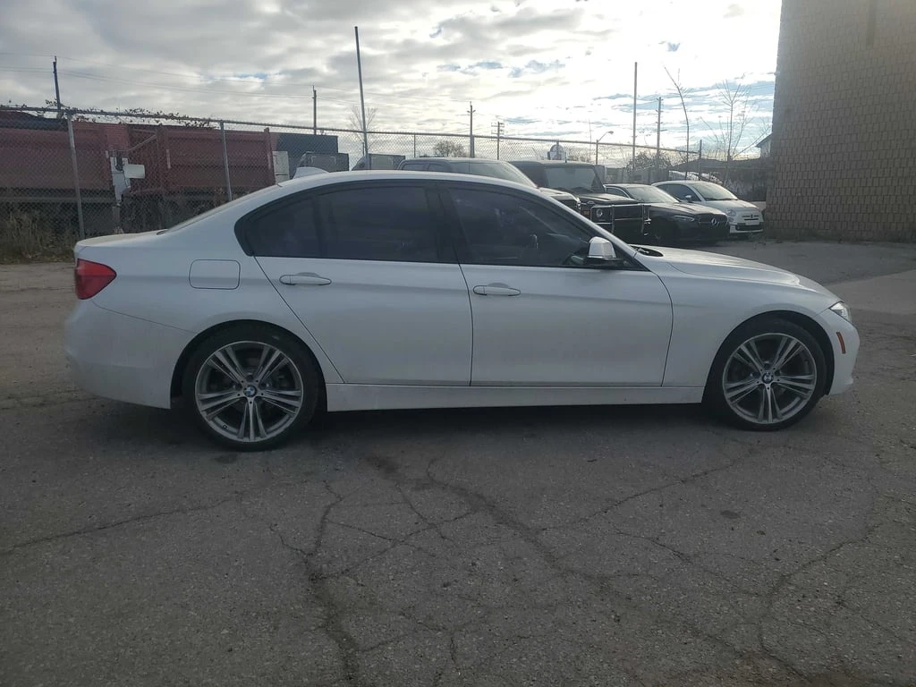 BMW 330 * xDrive * CARFAX *    | Mobile.bg   3