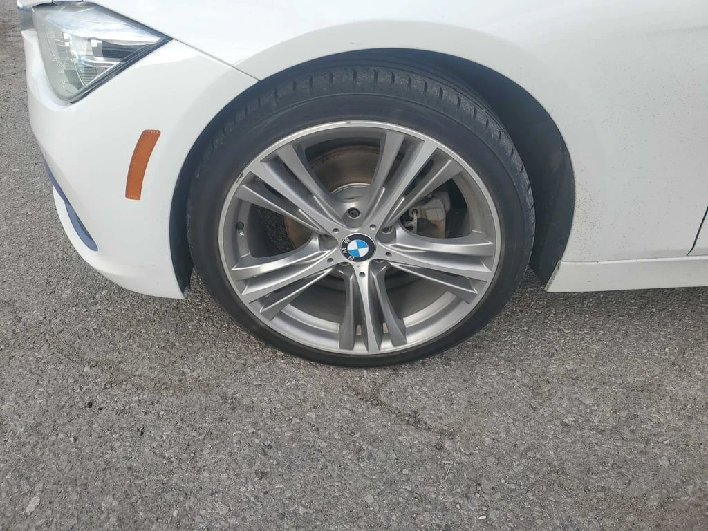 BMW 330 * xDrive * CARFAX *    | Mobile.bg   7