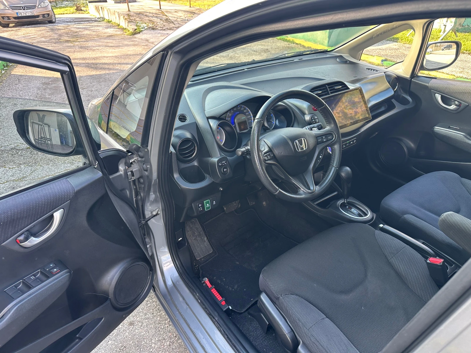 Honda Jazz 1.3i Hybrid с ГАРАНЦИЯ - изображение 8