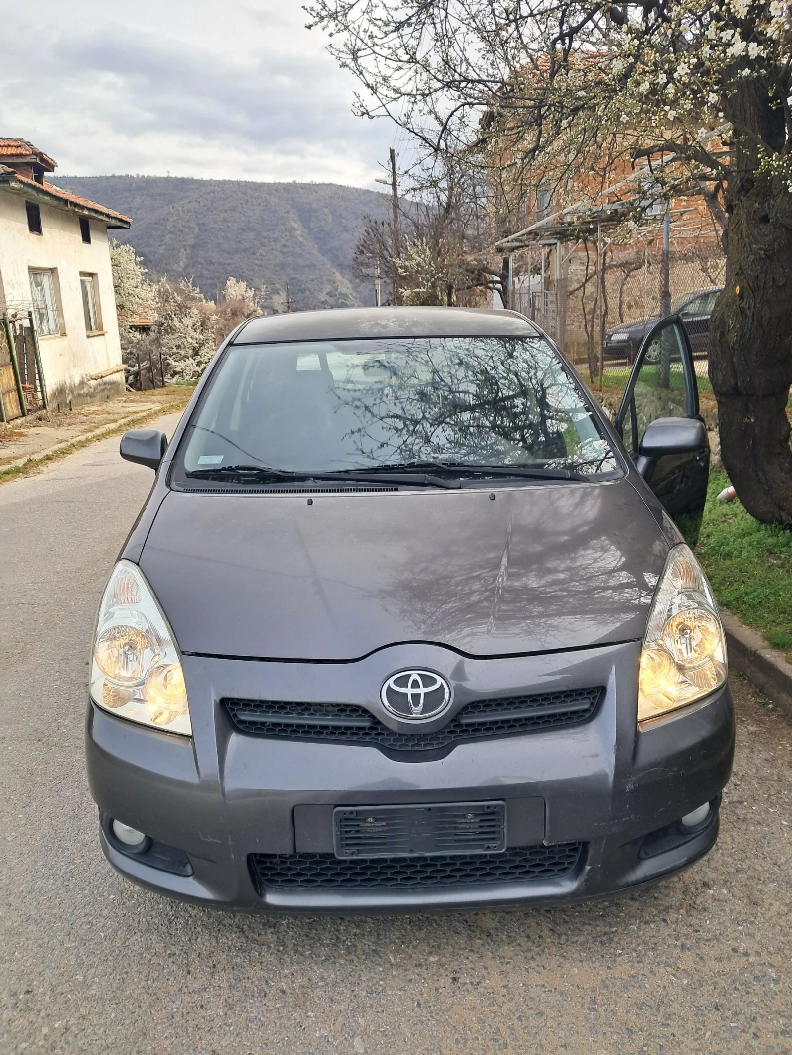 Toyota Verso 2.0 DFD, снимка 9 - Автомобили и джипове - 53906216