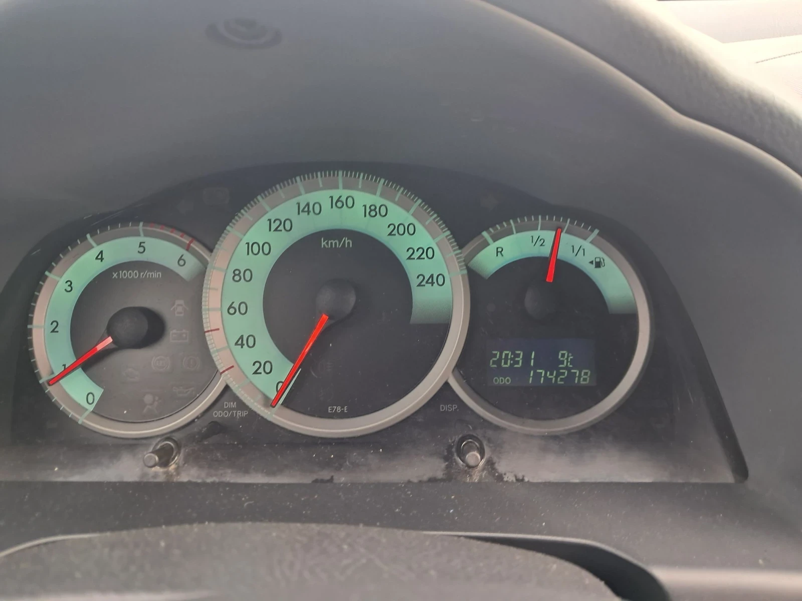 Toyota Verso 2.0 DFD, снимка 11 - Автомобили и джипове - 53906216