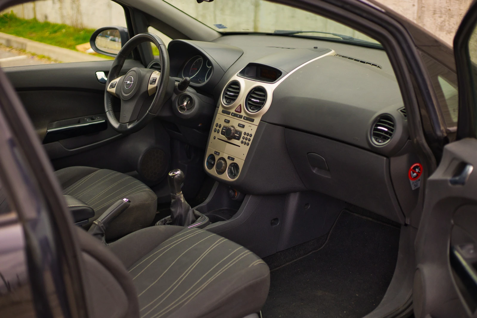 Opel Corsa 1.4i, снимка 10 - Автомобили и джипове - 53935479