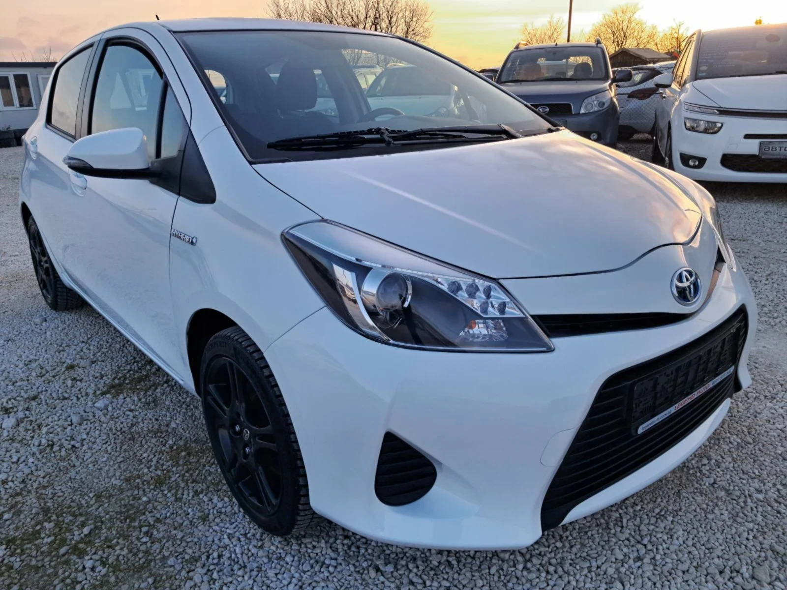 Toyota Yaris 1.5 HYBRID, снимка 3 - Автомобили и джипове - 53995272